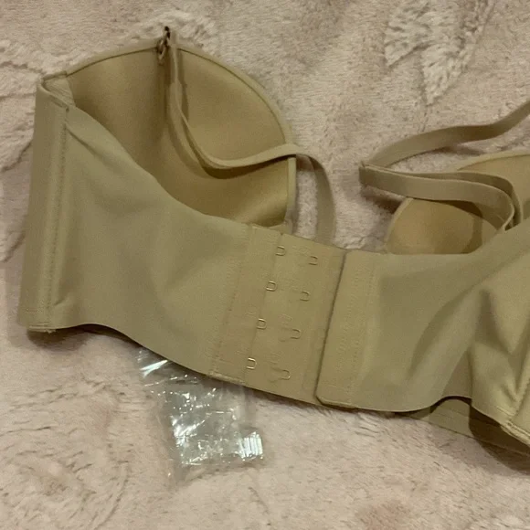 skims Deep plunge shapewear Bra convertible strapless extra straps - Picture 4 of 5